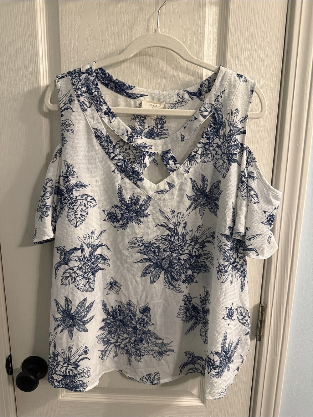 Flower & Feather Cold-Shoulder Floral V-Neck Blouse in Navy on White